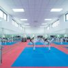 bo tri guong soi trong vo duong taekwondo theo chieu dai tuong va khoang cach tap an toan