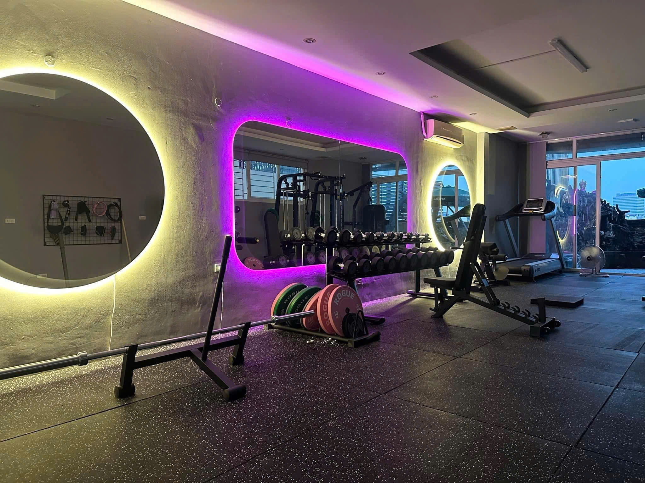 gương soi phòng tập gym có đèn led
