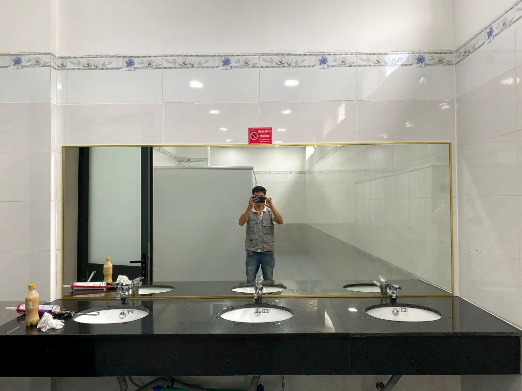 Cắt Gương Cần Thơ: Đặt Gương Công Trình Theo Lô Từ Xưởng 27 guong wc ho nai 03