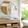 gương resort trong phòng tắm bungalow thoáng sáng, gương tròn trên bàn gỗ cạnh cửa sổ mở